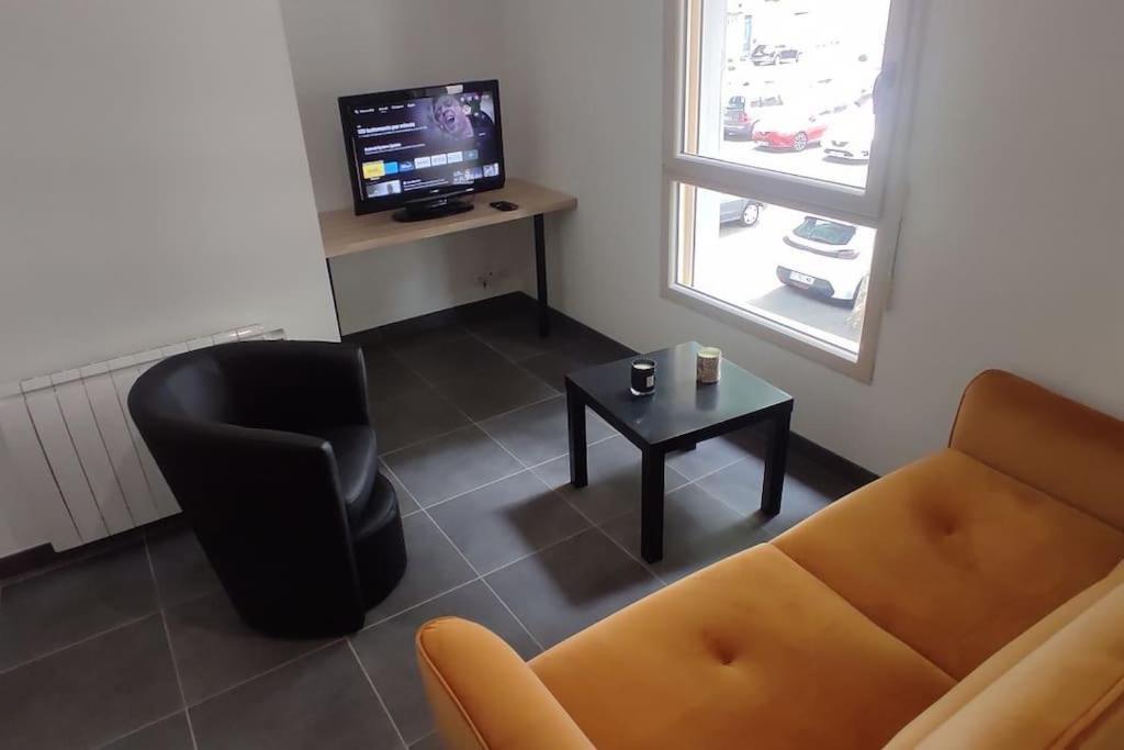 Appartement Hyper Centre Mayenne Eksteriør bilde